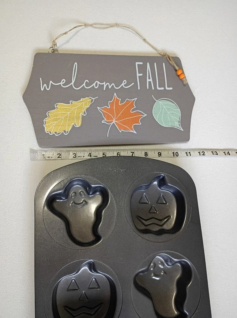 Wilton 6-Cavity Ghost Pumpkin Non-Stick Baking Pan Lot with Fall Welcome Sign